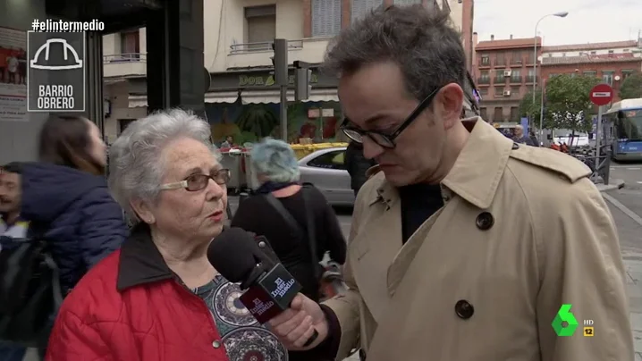 Una mujer de barrio obrero, sobre la pensión de 700 euros de su marido: "Con ella he criado a tres hijos"