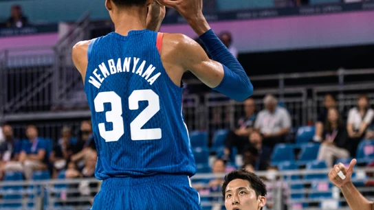 Victor Wembanyama, defendido por Yuki Kawamura durante el Francia-Japón de los JJOO de París Victor Wembanyama, defendido por Yuki Kawamura durante el Francia-Japón de los JJOO de París