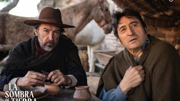 Ginés García Millán junto a Carmelo Gómez en 'La sombra de la tierra' Ginés García Millán junto a Carmelo Gómez en 'La sombra de la tierra'
