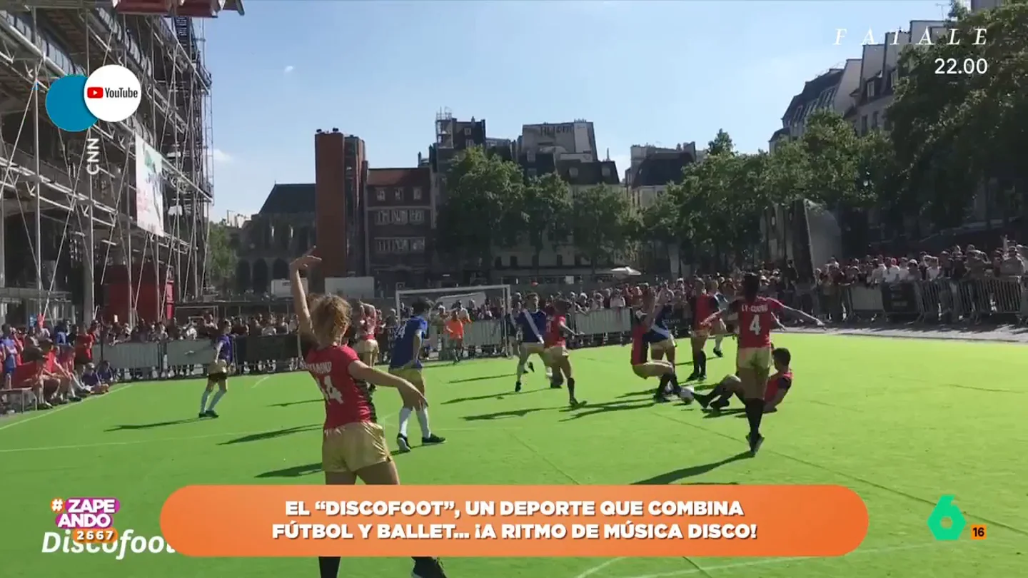 Zapeando propone el 'discofoot' como nuevo deporte olímpico: "Combina ballet, fútbol y música disco" "Lo importante no es marcar gol, es bailar bien", apunta Miki Nadal. Y es que en esta práctica deportiva no solo importa marcar gol sino hacerlo con estilo.