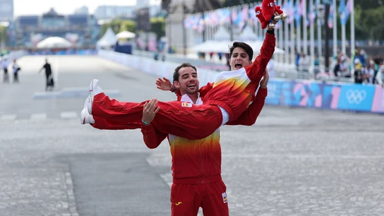 Álvaro Martín y María Pérez, oro en París Álvaro Martín y María Pérez celebran su medalla de oro en los JJOO de París 2024.