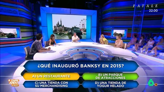 "¿Quién quiere ser Banksy?": los zapeadores demuestran sus conocimientos sobre el artista urbano Miki Nadal propone un reto a sus compañeros. Los zapeadores deben demostrar si conocen algunos curiosos datos de la biografía del artista urbano.