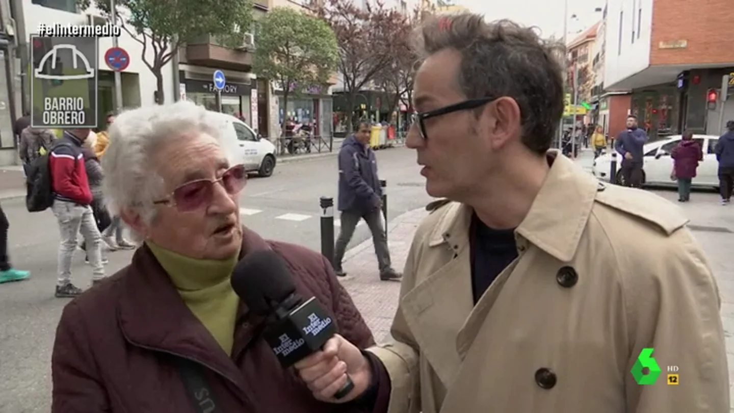 Una mujer con 550 euros de pensión: "Porque somos mayores, estamos enfermos y comemos poco, que si no..." Una mujer con 550 euros de pensión: "Porque somos mayores, estamos enfermos y comemos poco, que si no..."
