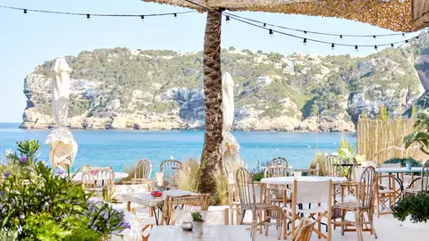 Imagen de un restaurante bonito en la playa Imagen de un restaurante bonito en la playa