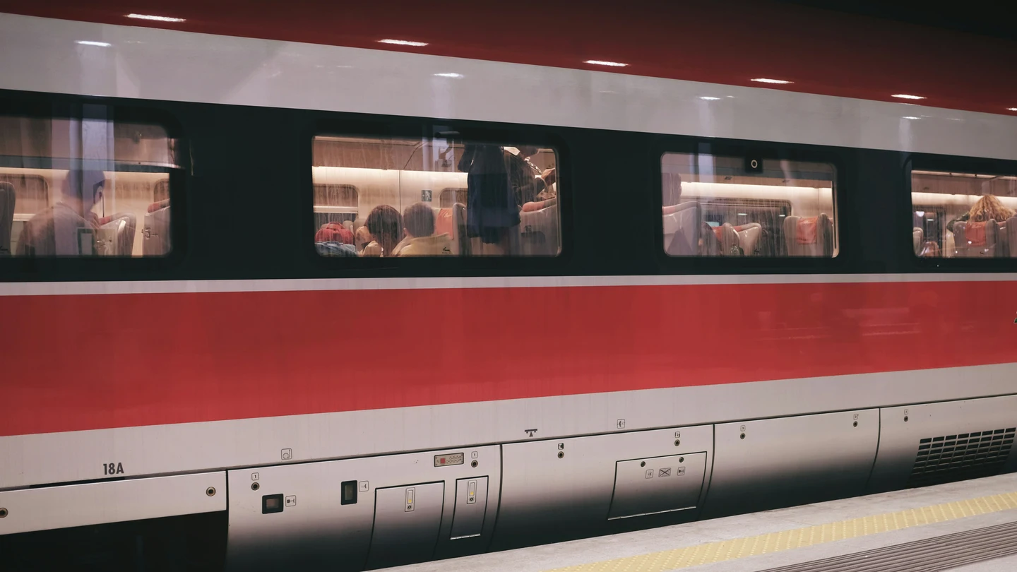Un tren, en la estación de Turín, en Italia. Un tren, en la estación de Turín, en Italia.