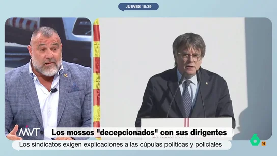 Un experto en seguridad, sobre cómo escapó Puigdemont: "Posiblemente, se escondió debajo del estrado y se mezcló con los manifestantes" Un experto en seguridad, sobre cómo escapó Puigdemont: "Posiblemente, se escondió debajo del estrado y se mezcló con los manifestantes"