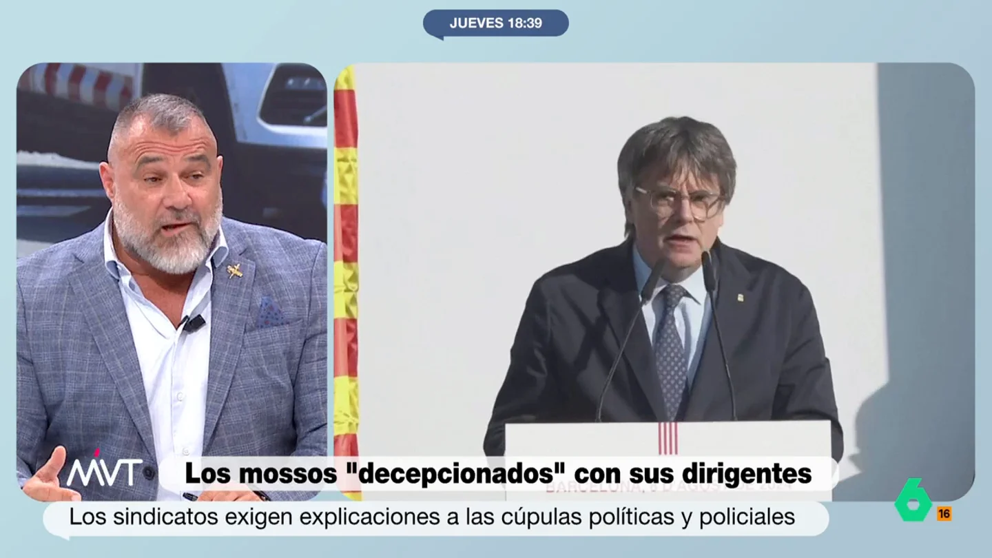 Un experto en seguridad, sobre cómo escapó Puigdemont: "Posiblemente, se escondió debajo del estrado y se mezcló con los manifestantes" Un experto en seguridad, sobre cómo escapó Puigdemont: "Posiblemente, se escondió debajo del estrado y se mezcló con los manifestantes"