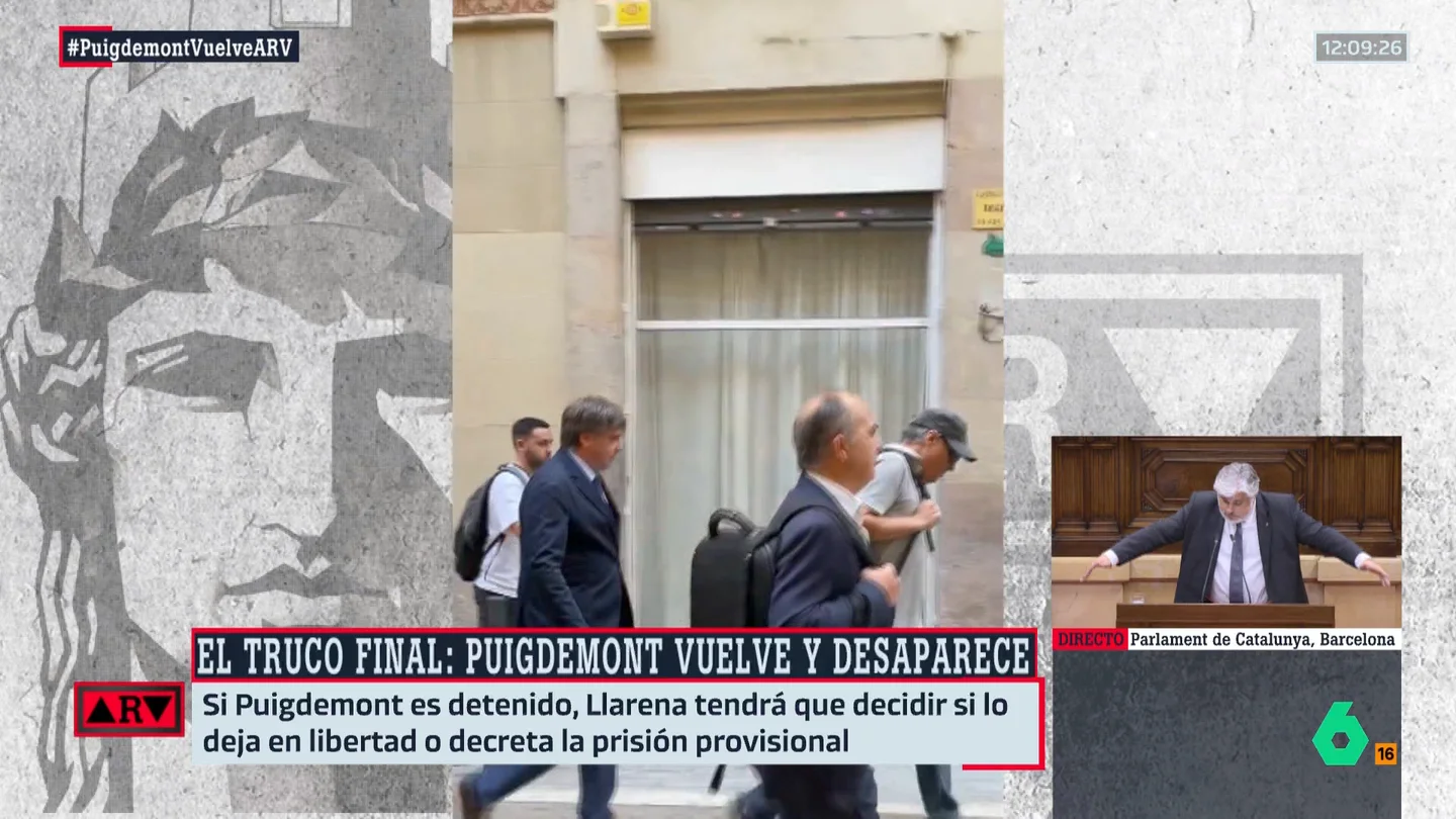 Puigdemont caminando por Barcelona Puigdemont caminando por Barcelona