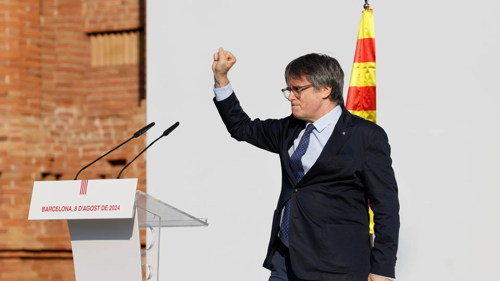 Carles Puigdemont interviene en el acto de bienvenida en su regreso a España.