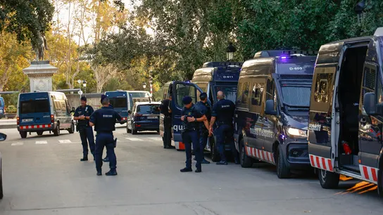 Imagen de archivo del dispositivo establecido para detener a Carles Puigdemont Detenidos dos mossos por su presunta vinculación en la huida de Puigdemont tras su regreso a España