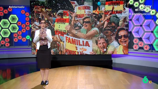 Cristina Gallego irrumpe en El Intermedio bajo el grito: "Zapatero dimisión" Hace 19 años, se aprobó la ley de matrimonio igualitario en España, un acontecimiento que permitía el matrimonio entre personas del mismo sexo.