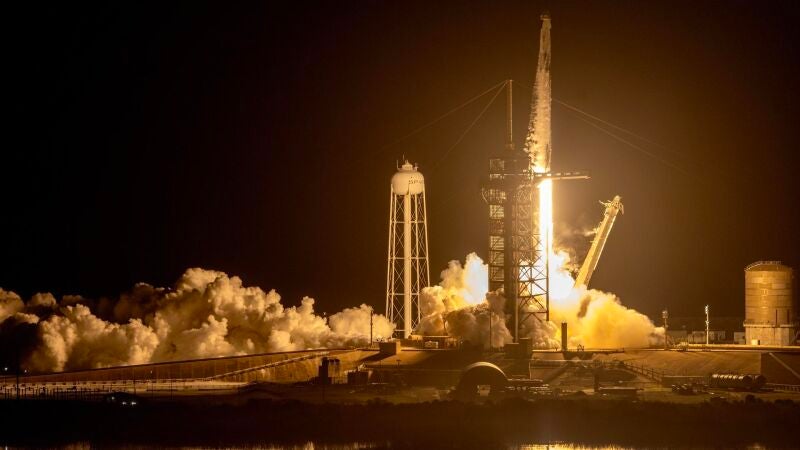Los astronautas atrapados en el espacio no regresarán a la Tierra hasta el año que viene y SpaceX tendría la solución