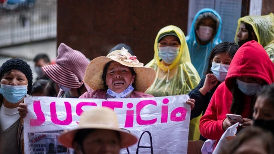 Mujeres en una manifestación pidiendo "Justicia" en Bolivia Mujeres en una manifestación pidiendo "Justicia" en Bolivia