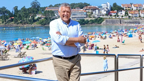 Telmo Martín - alcalde Sanxenxo El regidor de Sanxenxo en una de las playas del municipio