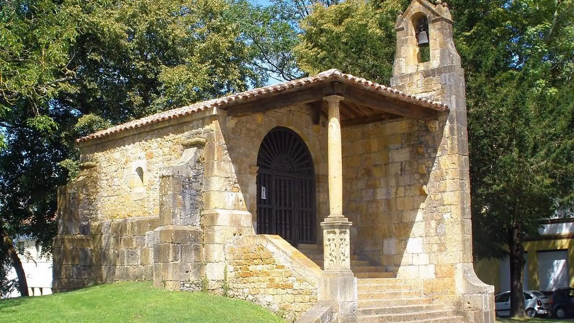 Capilla de la Santa Cruz de Cangas de Onís Capilla de la Santa Cruz de Cangas de Onís