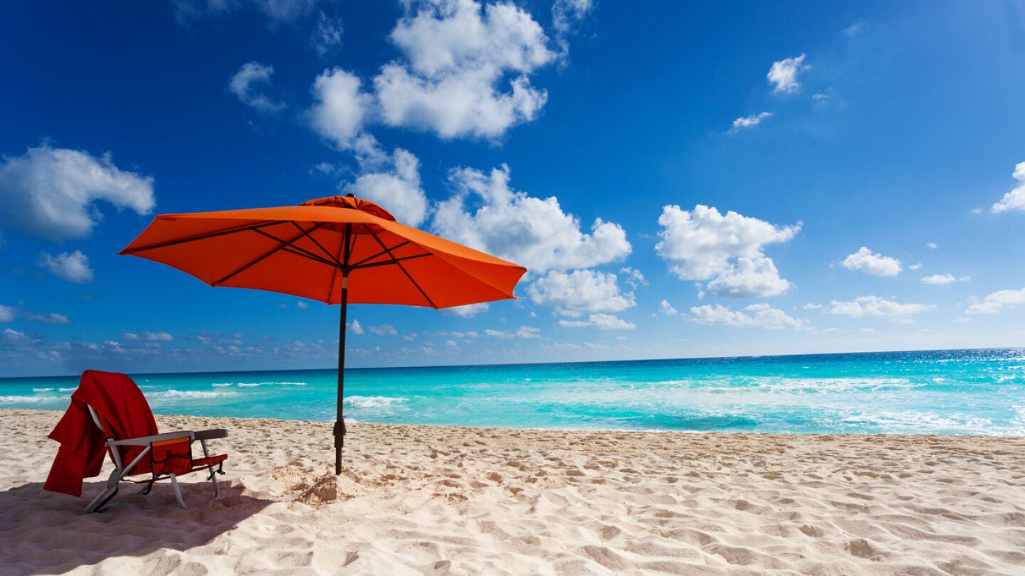 Sombrilla en una playa