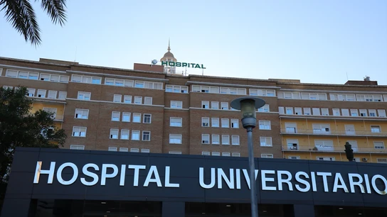 Un hombre contagiado de fiebre hemorrágica Crimea-Congo en Sevilla Fachada del hospital Universitario Virgen del Rocío