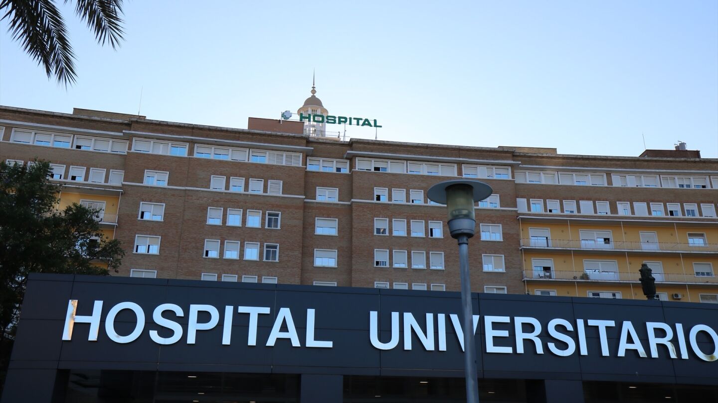 Fachada del hospital Universitario Virgen del Roc&iacute;o