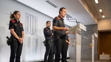 La comisaria de Prefectura, Rosa Bosch (i), y el comisario jefe de los Mossos d'Esquadra, Eduard Sallent (d)