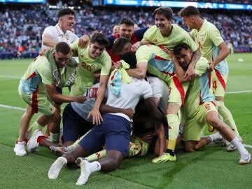 España celebra el gol definitivo en la final de París