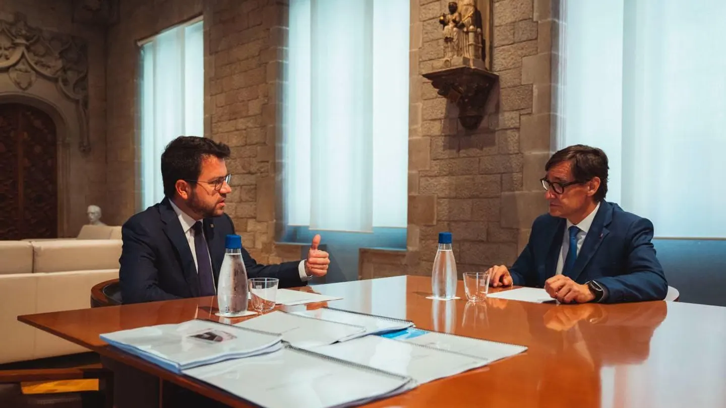 Salvador Illa y Pere Aragonès reunidos este viernes para firmar el traspaso de poderes Salvador Illa y Pere Aragonès reunidos este viernes para firmar el traspaso de poderes