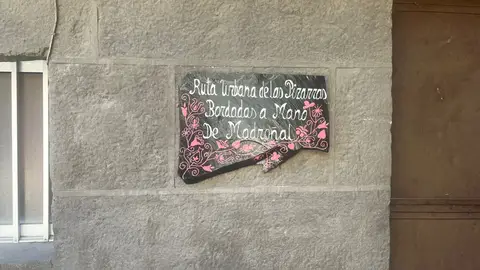 Ruta de las Pizzarras urbanas de Madroñal Ruta de las Pizzarras urbanas de Madroñal