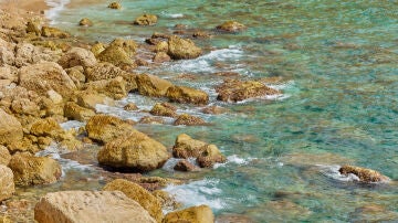 Cala de aguas cristalinas en Alicante