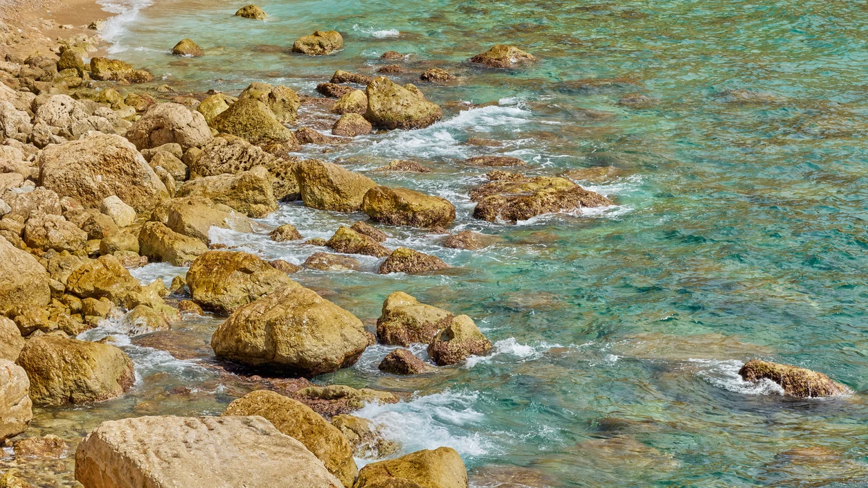 Cala de aguas cristalinas en Alicante Cala de aguas cristalinas en Alicante