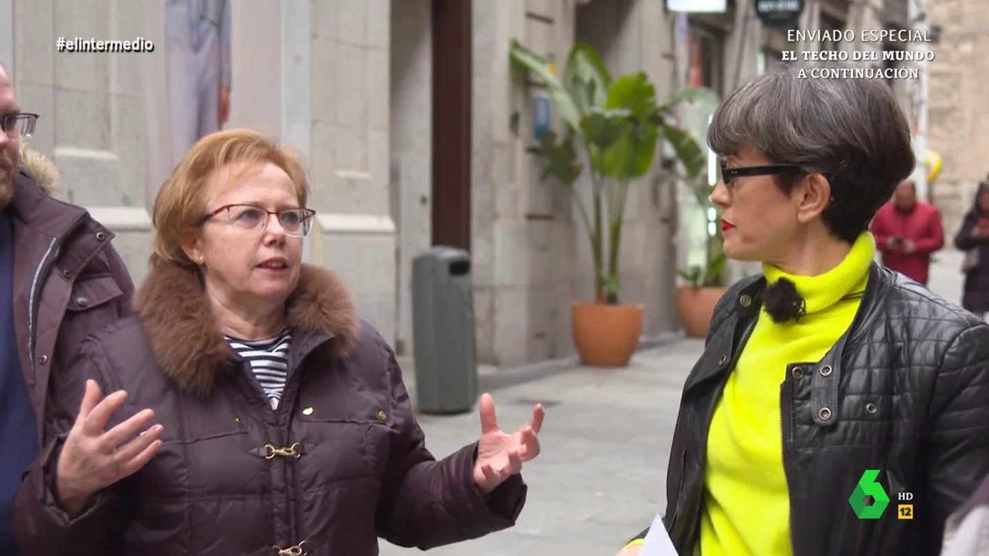 Una mujer defiende no estigmatizar a los menores no acompañados: "Nadie cruza el Mediterráneo por amor al arte" Una mujer defiende no estigmatizar a los menores no acompañados: "Nadie cruza el Mediterráneo por amor al arte"