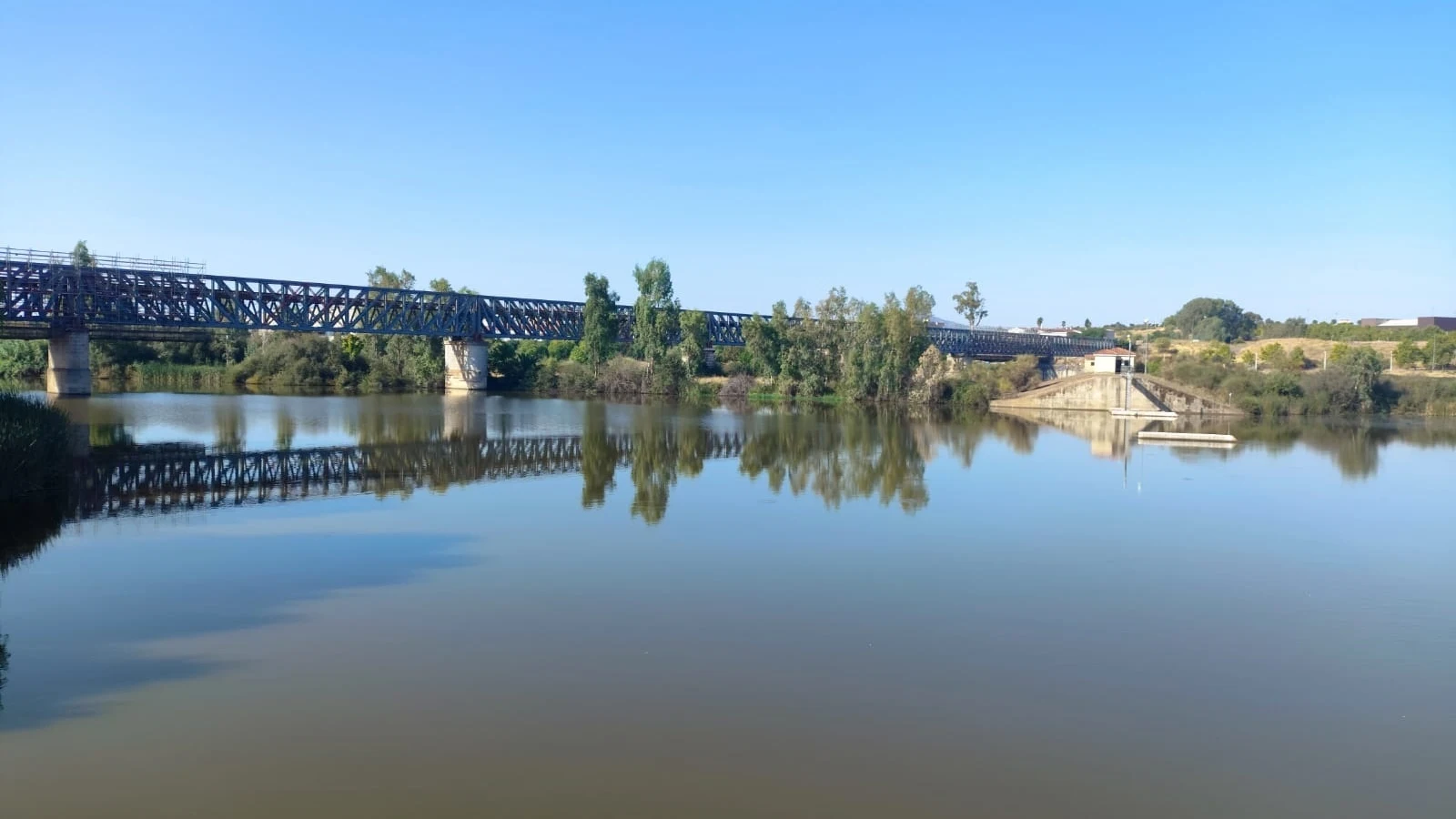 Río Guadiana, a su paso por las inmediaciones del Palacio de Congresos de Mérida