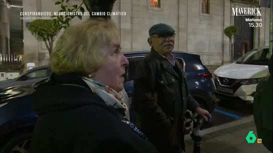 Una negacionista afirma que el cambio climático "es un cuento como una catedral" El documental 'Yerma 2030' de Miguel Rix congregó a muchos seguidores del movimiento negacionista. Un reportero de Equipo de Investigación, en 2024, pudo charlar con varios asistentes que manifestaron sus opiniones sobre el cambio climático.