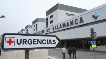 Imagen de archivo de la entrada a urgencias del Hospital Universitario de Salamanca