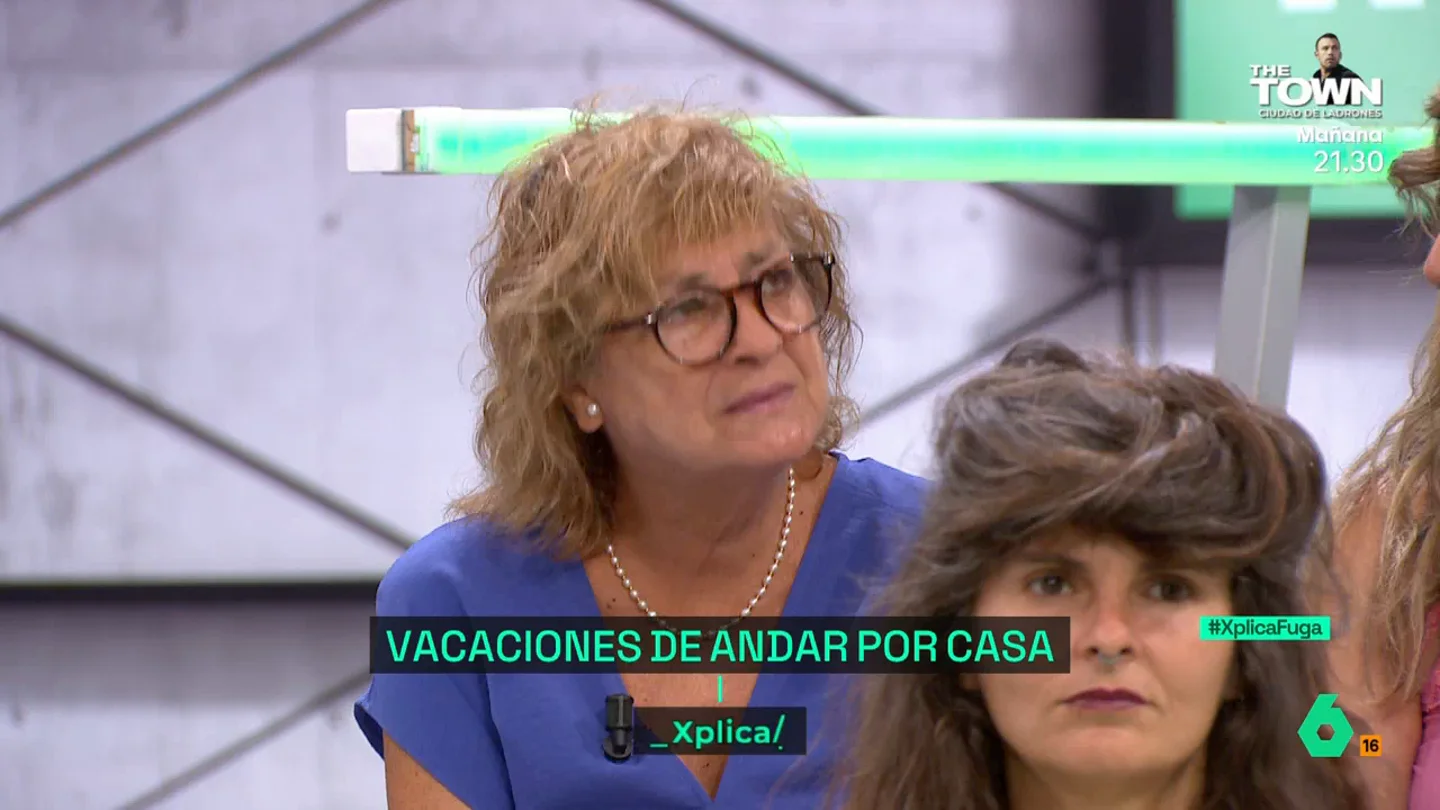 Las vacaciones en la piscina de casa con las amigas: "Le damos mucho a la 'sin hueso'..." Las vacaciones en la piscina de casa con las amigas: "Le damos mucho a la 'sin hueso'..."