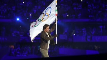 Tom Cruise, con la bandera olímpica