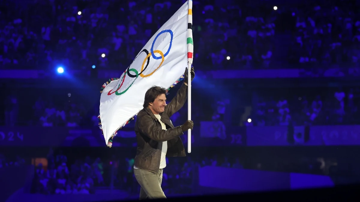 Tom Cruise, con la bandera olímpica