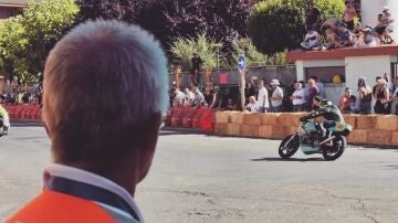 Voluntario de Cruz Roja durante el transcurso del Gran Premio de motos de la Bañeza