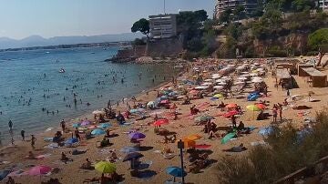 Vista de la playa Del Capellans de Salou el 11 de agosto