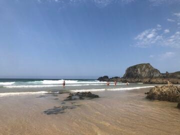 Playa pequeña de A Frouxeira