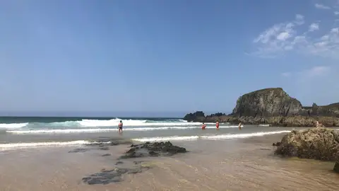 Playa pequeña de A Frouxeira Playa pequeña de A Frouxeira