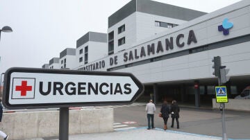 Imagen de archivo de la entrada a urgencias del Hospital Universitario de Salamanca