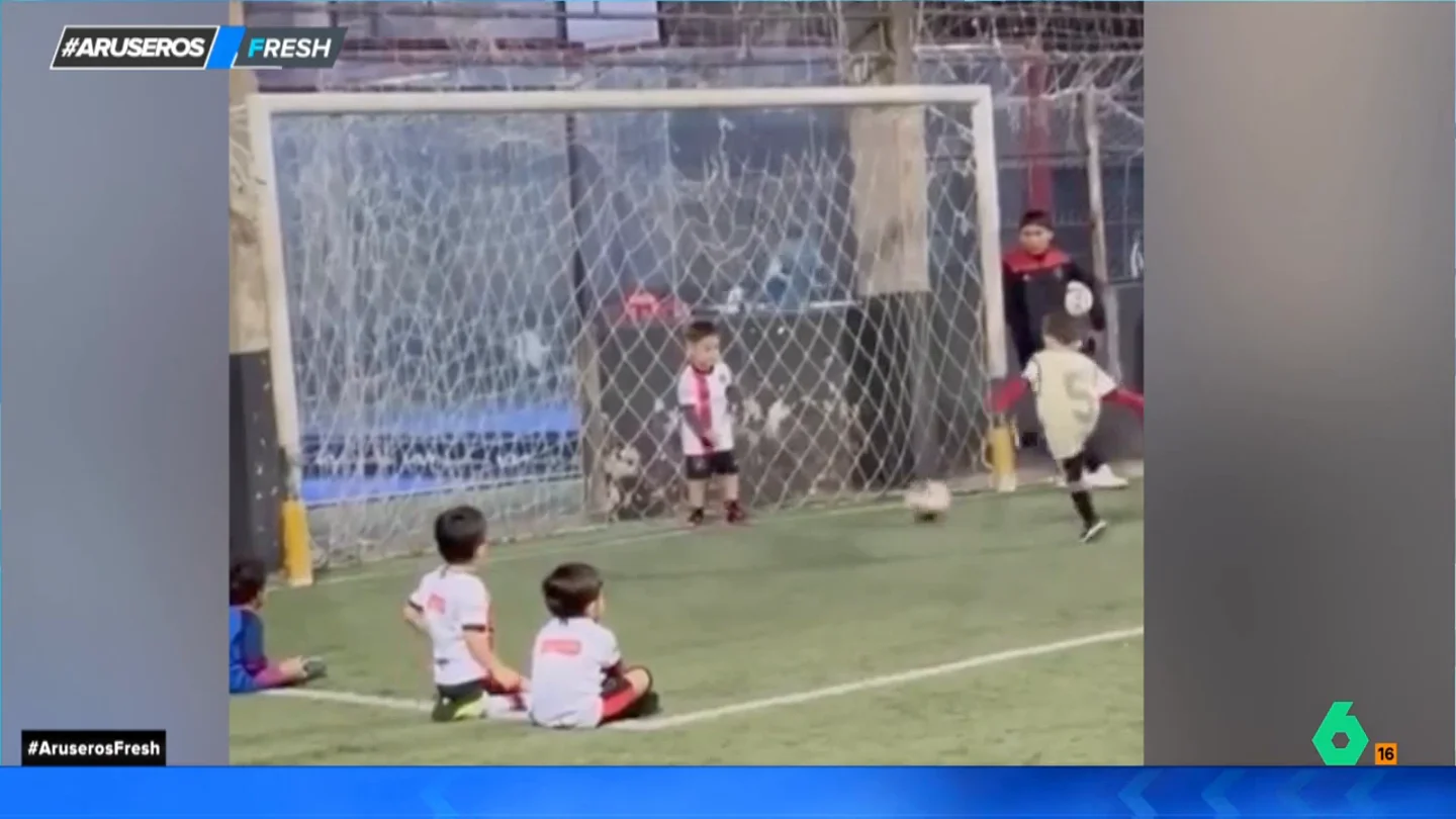 El divertido viral del niño portero que celebra el gol del rival: "Ojalá hubiera esta deportividad" El divertido viral del niño portero que celebra el gol del rival: "Ojalá hubiera esta deportividad"