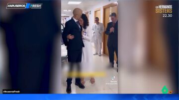 Un paciente en cuidados paliativos organiza su boda en el hospital: así es el momento del emotivo 'sí, quiero'