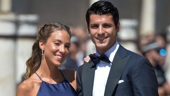 &Aacute;lvaro Morata y Alice Campello al asistir a una boda.