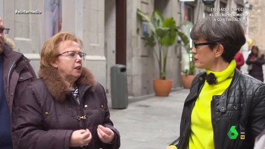Una mujer defiende a los menores no acompañados: "Por darle de comer a mis niños hago lo que sea" Una mujer defiende a los menores no acompañados: "Por darle de comer a mis niños hago lo que sea"