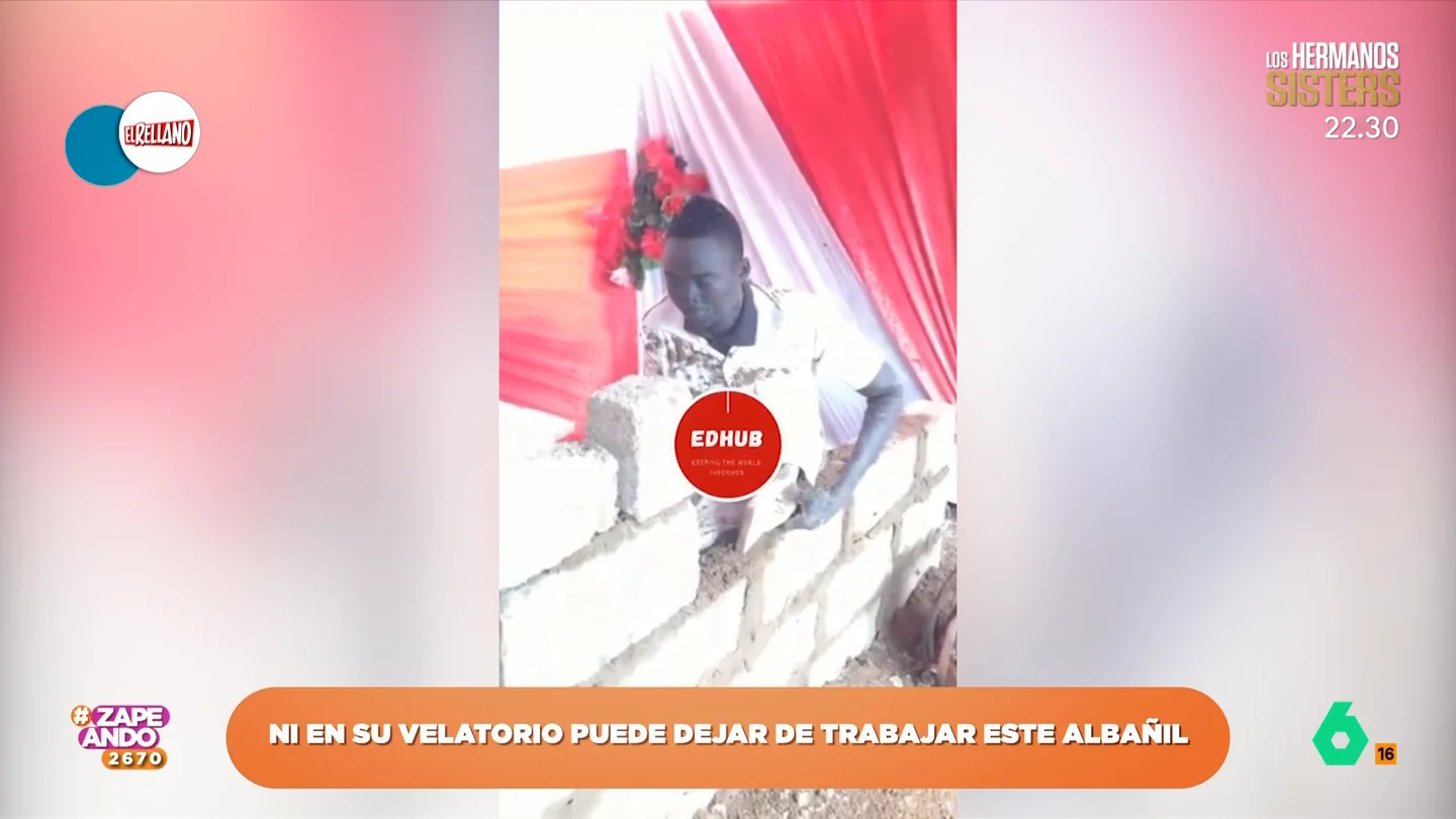 Así ha sido el curioso velatorio de un albañil africano: lo colocan construyendo un muro El vídeo se ha hecho viral debido a que los amigos del fallecido decidieron colocarlo simulando que estaba trabajando.