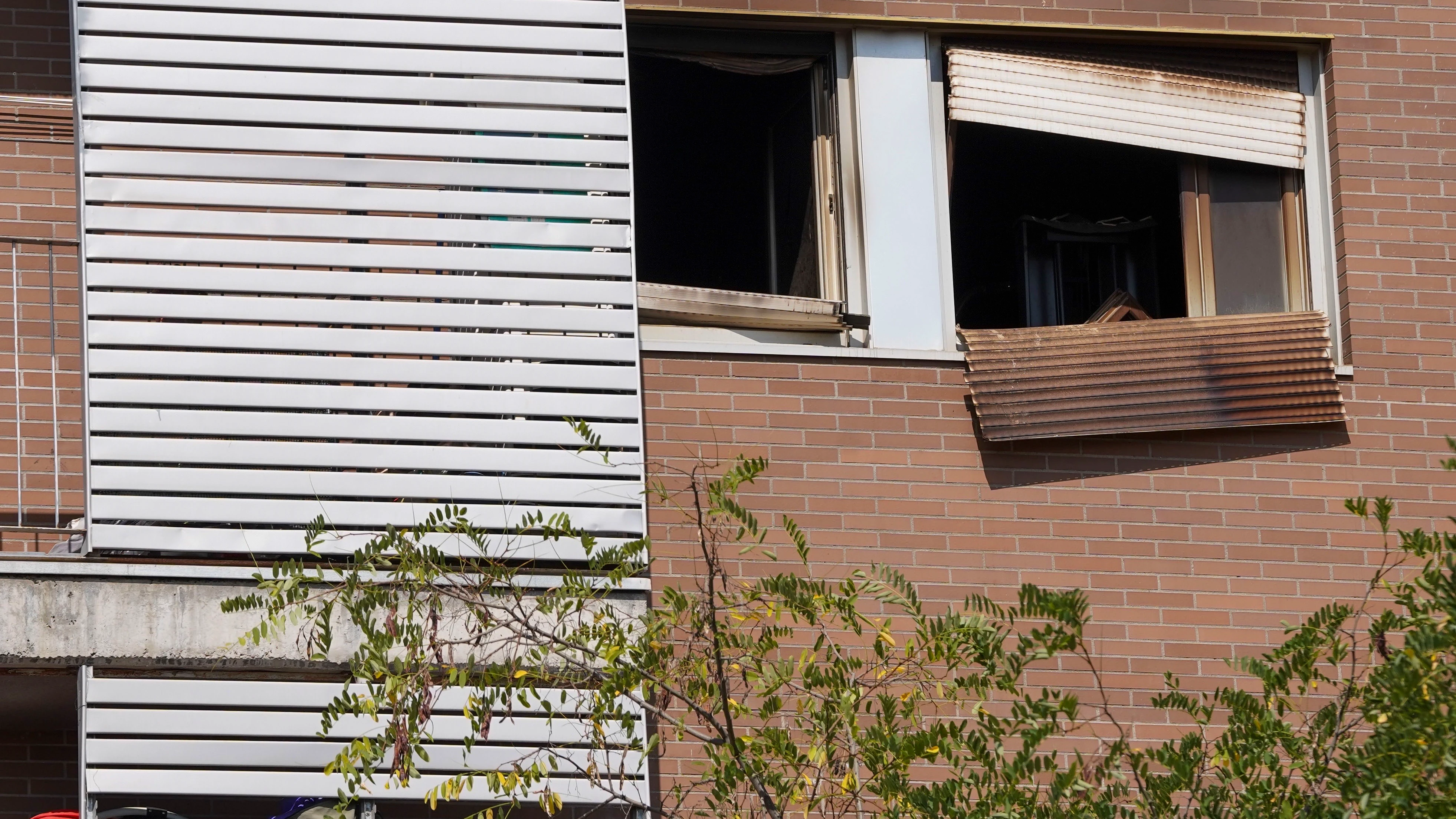 La vivienda incendiada en la que se ha encontrado el cuerpo sin vida de una mujer en Valladolid