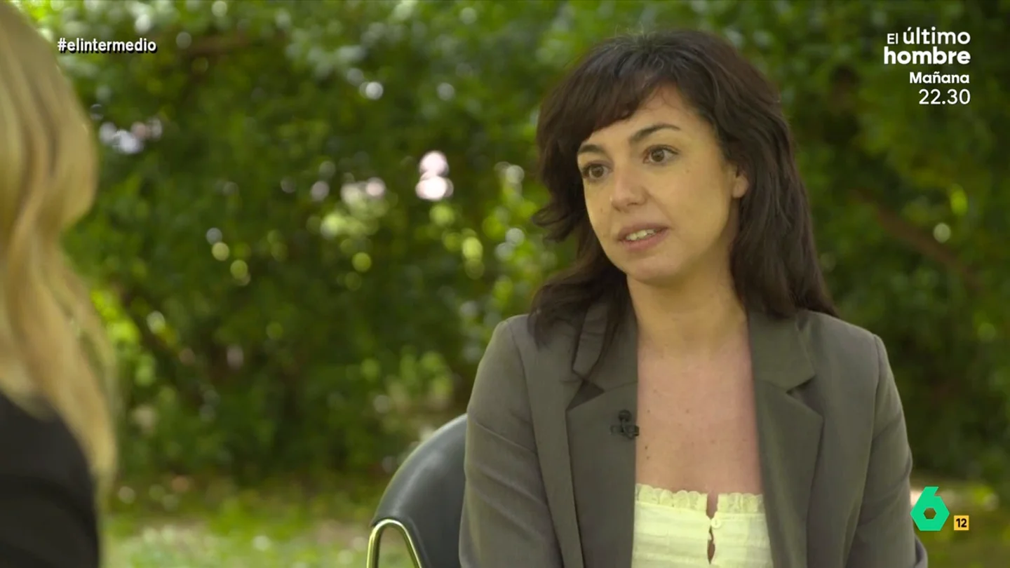 Una bióloga, sobre la importancia de poner en valor a los investigadores: "Somos un activo de este país" Julia Chacón es una científica que dejó su trabajo en la Universidad de Arizona para volver a España gracias al programa de becas María Zambrano. Este tenía por objetivo recuperar la fuga de talento científico.