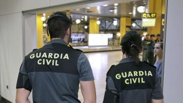 Imagen de archivo de agentes de la Guardia Civil en el Aeropuerto de El Prat