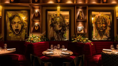 Restaurante Abya, en Madrid, dentro del Palacio de Saldaña Restaurante Abya, en Madrid, dentro del Palacio de Saldaña