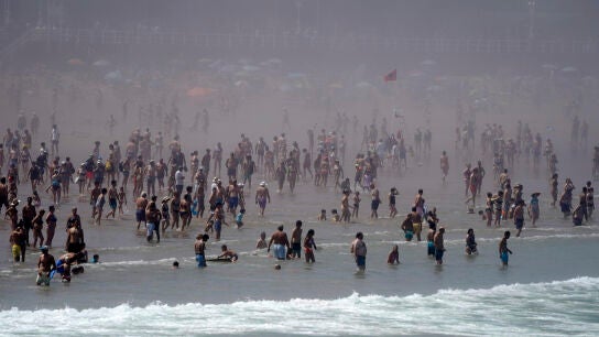 Imagen de archivo de la playa de San Lorenzo en Gij&oacute;n (Asturias).